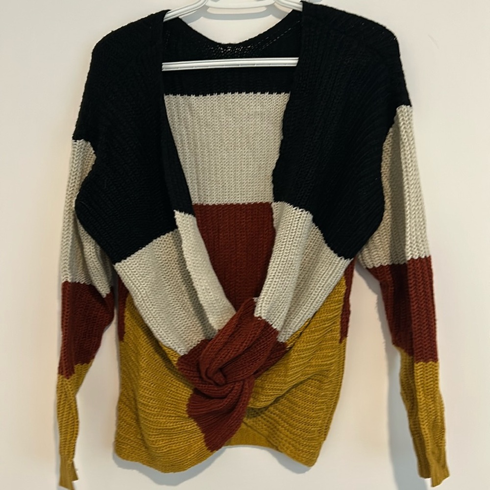 Runway XL this sweater can be worn open in back or in front. Great sweater !!